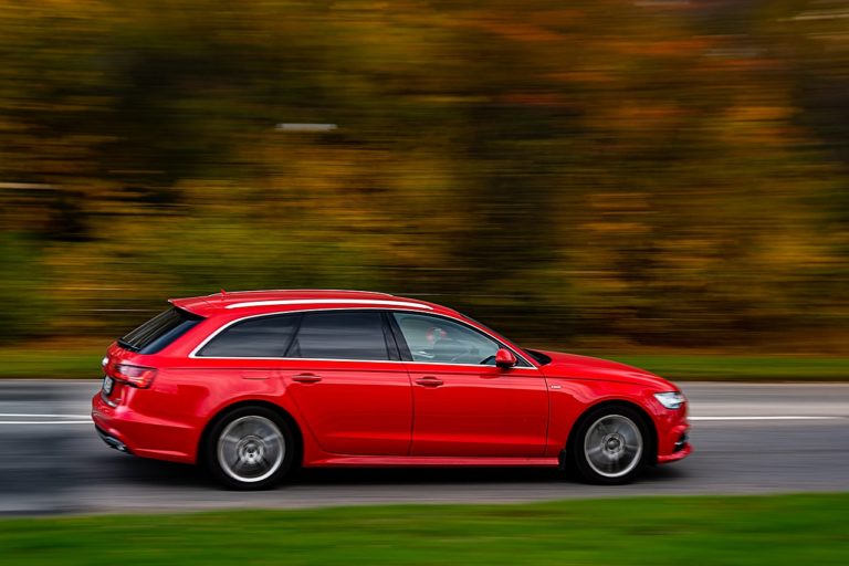 Audi A6 - Samochód z innowacyjnymi rozwiązaniami i niezawodnością